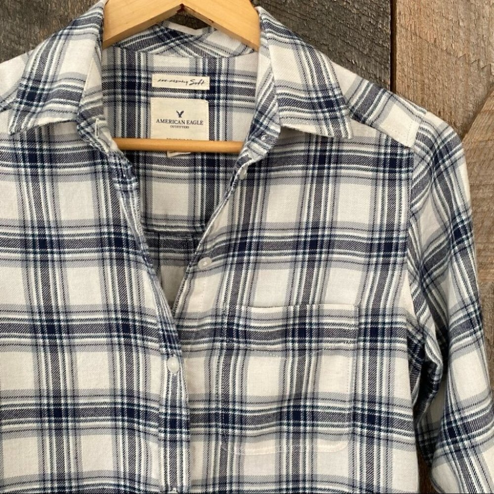 American Eagle  Outfitters plaid button down shirt, long sleeves, high-low hem